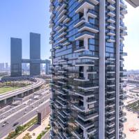 Viesnīca Upscale Two Bedroom with Balcony & Free Parking near Zabeel Park by Sojo Stay rajonā Al Karama, Dubaijā