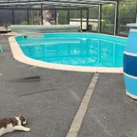 Maison piscine chauffée, hotell sihtkohas Puybegon