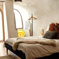 Charmante suite indépendante avec cave à vin, hotel en Cournonsec