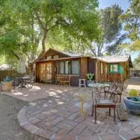 Patagonia Cottage w/ Patio & Yard: Walk to Town!, hotel u gradu 'Patagonia'