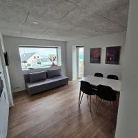 Klingurstjorn apartment - Modern 2 bedroom with stunning skyline views, hotell sihtkohas Tórshavn
