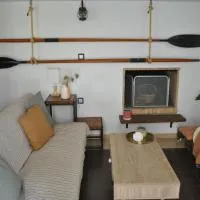 The Hakuna Matata Studio Apartment: Paloúkia şehrinde bir otel