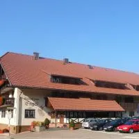 Gasthof Hotel Engel, hotel a Simonswald