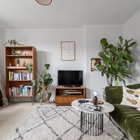 GuestReady - Calming Green near the Norwood Park