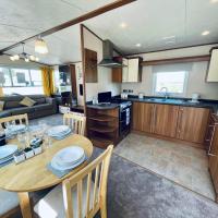 Superb Caravan At Steeple Bay Holiday Park In Essex, Sleeps 6 Ref 36081d