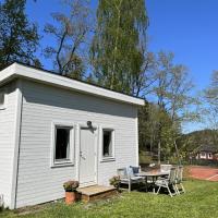 Lilla huset med tennisbana