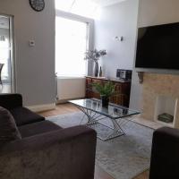 Stylish 4 bed house - 15 min to Manchester Centre