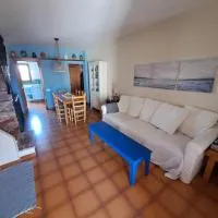 Casa apareada cerca de la playa, hotelli kohteessa Torredembarra
