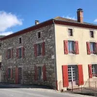 Le Val Danse - Maison de caractère de 1870 - Rénovée en 2020: Saint-Anthème şehrinde bir otel