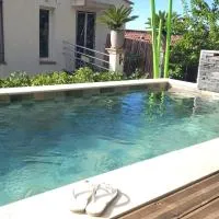 logement de charme avec jacuzzi et piscine, hotel em Carnoules