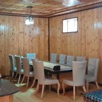 a dining room with a table and chairs at NOVXANI VILLA BASEYN PARNOY PIKNIK, Xirdalan
