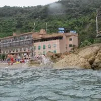 Hotel Capo Noli, отель в Ноли