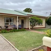 Tumby Bay Escape - 4BR - Beautiful Beach Cottage, hotel Tumby Bay városában