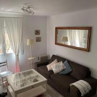 Stunning apartment at beach, hotel em Caldetes Beach, Caldes d'Estrac