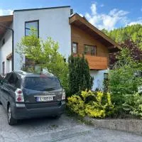Bijou Guest House, hotel di Mieders