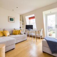 Cosy and light flat with a roof terrace in Chelsea