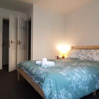 Bright & Chilled DB room with own bathroom!, hotel di Peckham, London