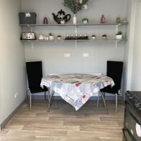 Junes cosy apartment: Mayo, İrlanda West Knock Havaalanı - NOC yakınında bir otel