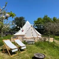 Bowhayes Farm - Camping & Glamping - Bell Tents - Cider Orchard, hotel a Venn Ottery