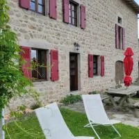 Se reconnecter à la nature au gîte 3 étoiles de Montager à Saint André de Chalencon、Saint-André-de-Chalençonのホテル