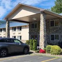 Crest Trail Lodge: Packwood şehrinde bir otel