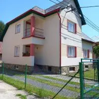 Dům u splavu, hotel u gradu Karolinka
