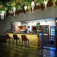 Álbero Hotel、ぺラマのホテル