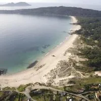 Cabaña rustica en plena naturaleza en playa de Nerga, Ría de Vigo,，希奧的飯店