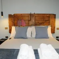 Adria Art Apartments 1, хотел в Адрия