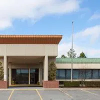 Super 8 by Wyndham Atoka, hotel u gradu 'Atoka'