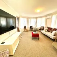 3 Bedroom Town house near Gosford CBD Sleeps 6 plus, Hotel in Gosford