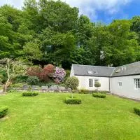 Spacious cottage - walk to Crieff, готель у місті Кріфф