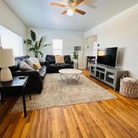 Home Sweet Idahome, feels like home with all the decor you wish you could afford King bed in master, fully fenced dog friendly yard, a few blocks from BSU and downtown Boise, Your perfect stay! – hotel w dzielnicy South Boise Village w mieście Boise