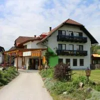 Familienparadies Reichenhauser, hotel v destinaci Keutschach am See