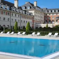 Dream Castle Hotel Marne La Vallee, hotel v destinácii Magny-le-Hongre