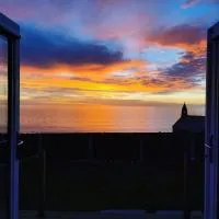 Allibella Shepherds Hut, Amazing Seaview, Private garden, Pet Friendly, Hotel in Barmouth