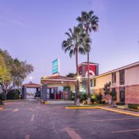 Four Points by Sheraton Saltillo、サルティーヨにあるPlan de Guadalupe International Airport - SLWの周辺ホテル