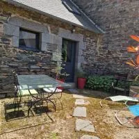 Gite rustique en Centre Bretagne, hotel en Laniscat