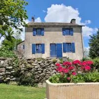 Gîte à la tour de Peyrebrune, hotel Alrance városában