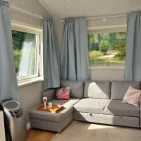 Cottage for visiting sea, city, forest, hotel sa Holm