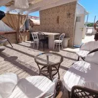 IL GIRASOLE, distante solo 200 mt. REALI dal mare, hotell sihtkohas Lido Marini