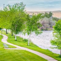 Amenity Heaven, You'll Love It, An Exceptional Wyoming Stay, Thermopolis River Walk Home at Hot Springs State Park, Where The Fisherman Stay、ザーモポリスにあるWorland Municipal Airport - WRLの周辺ホテル