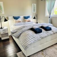 Luxury homestay in Mississauga near square one mall & Pearson Airport, hotel in Hurontario, Mississauga