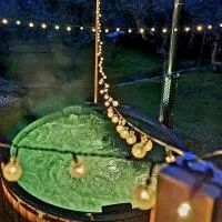 Kuća za odmor Malia sa Spa Hot Tub Jacuzzijem - Nice and Cozy - Free tickets to all City attractions، فندق في Ðurđevac
