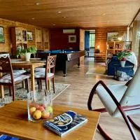 Laimjala Guesthouse with a Cozy Lounge and Terrace, hotel a Kurdla