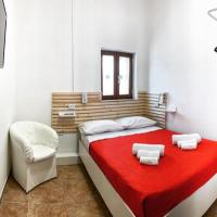 MIRIS rooms fast and comfortable with self check in 8 minutes walk near Naples airport, hotel in zona Aeroporto di Napoli Capodichino - NAP, Napoli