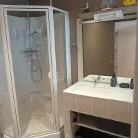Gîte Zoé، فندق في Chervettes