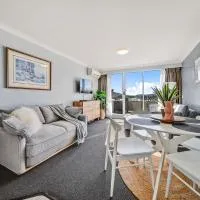Horizons 306 - Deluxe Lake Front Studio l Pool l Tennis l WiFi l BBQ – hotel w mieście Jindabyne
