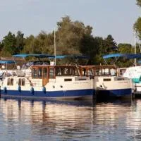 KUHNLE-TOURS Schlafen im Hafen、レヒリンのホテル