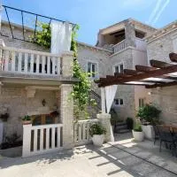 Stone House Apartments Didini Dvori Lumbarda, Hotel in Lumbarda